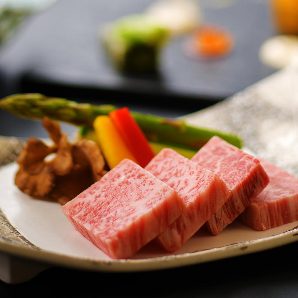 信州プレミアム牛肉の温石焼き