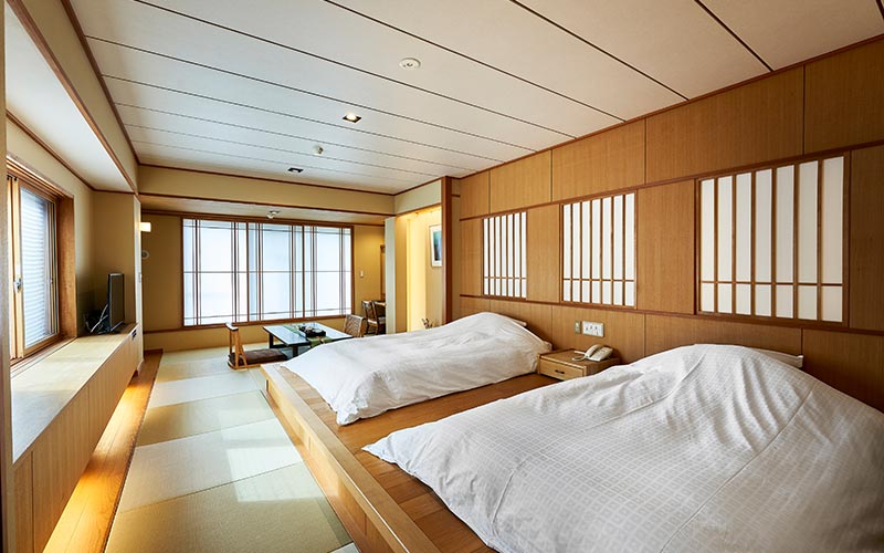 Clean Japanese and Western-style Rooms