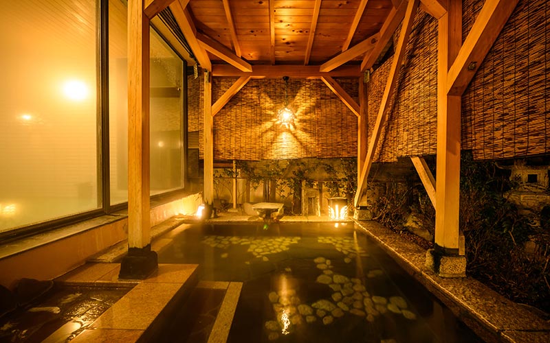 Communal Baths and Open-Air Baths Featuring Beautifying Hot Spring Water