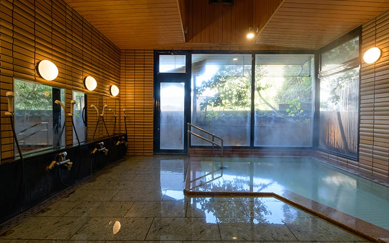 Communal Baths and Open-Air Baths Featuring Beautifying Hot Spring Water