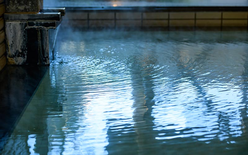 大浴場及露天浴池提供具有美膚效果的溫泉